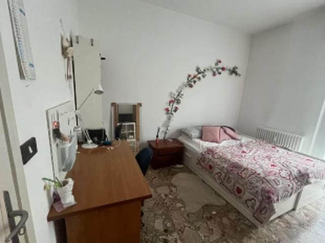 Camera matrimoniale per studentessa a Forlì, affittasi per il primo semestre