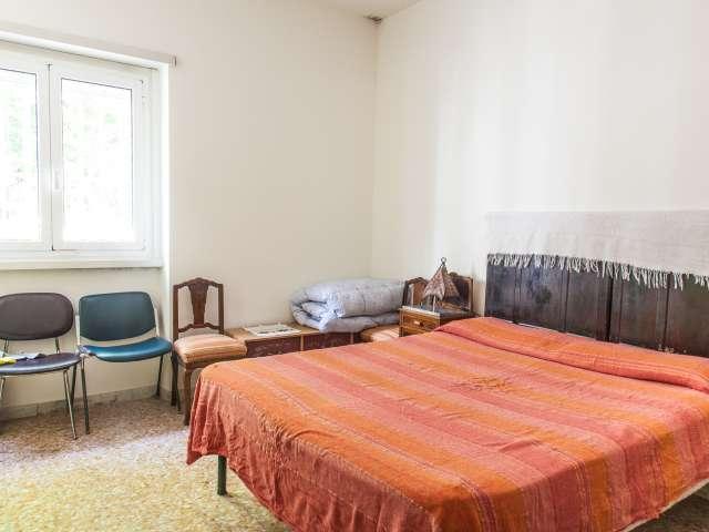 Camera soleggiata in appartamento con 2 camere da letto a Prati, Roma