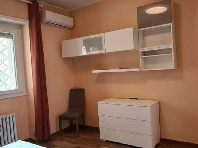 Camera singola a studenti o lavoratori