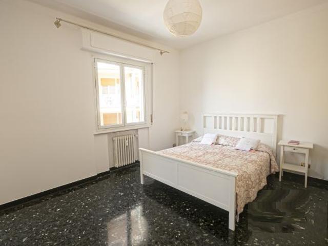 Camera singola con balcone – Sestri Ponente Genova