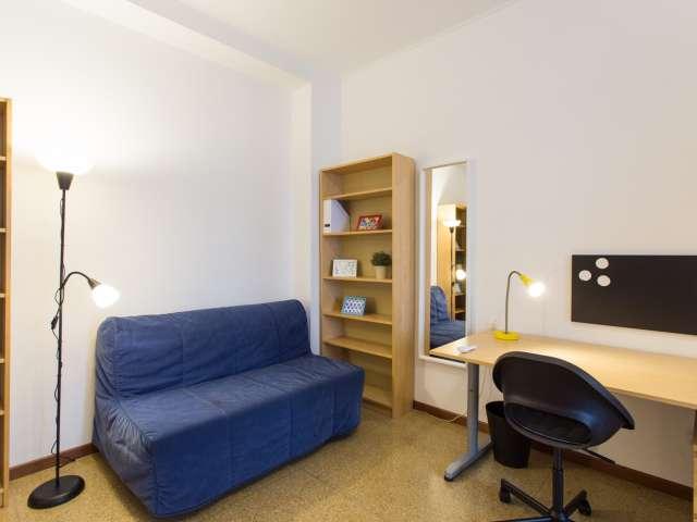 Camera singola in appartamento con 3 camere da letto a Fiera Milano