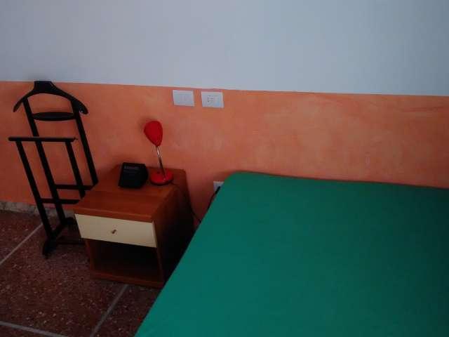 Camera singola in appartamento con 3 camere da letto a Monte Sacro, Roma