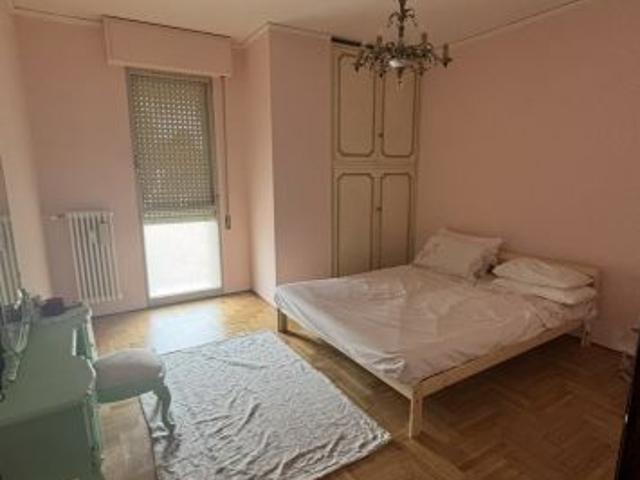 Camera singola luminosa in centro a Treviso – ampio appartamento con terrazzo