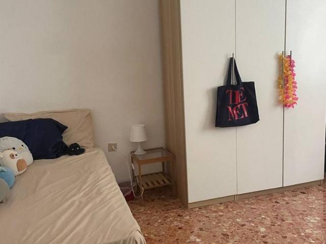 Camera Singola per Donne Vicino a Corso Italia