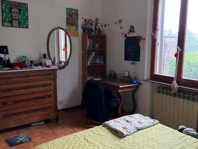 Camera singola ragazza via aretina pispini siena