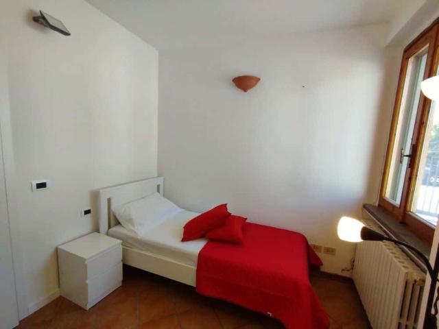 Camera privata in Via Calzolari 29