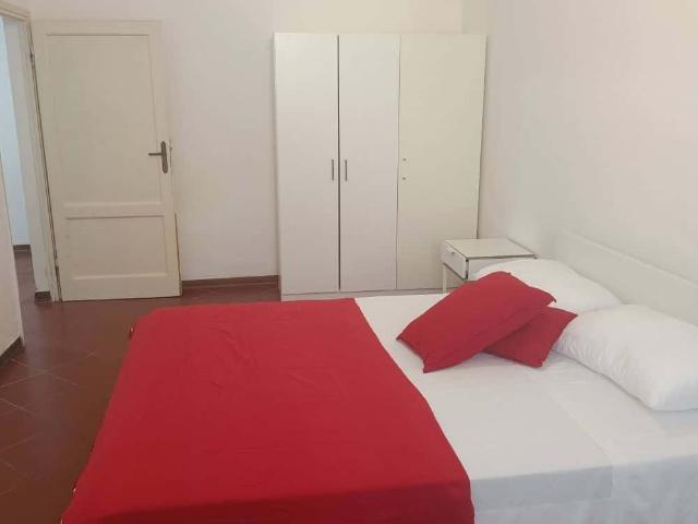 Camera privata in Via Calzolari 21