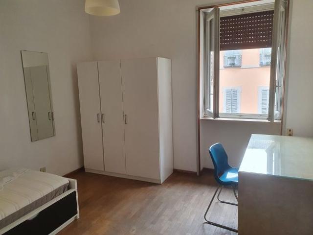 camere arredate per studentesse universitarie Pavia centro piazza Castello