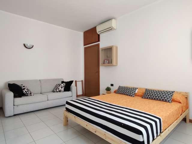 Camere e posti letto in affitto in appartamento con 3 camere da letto a Milano