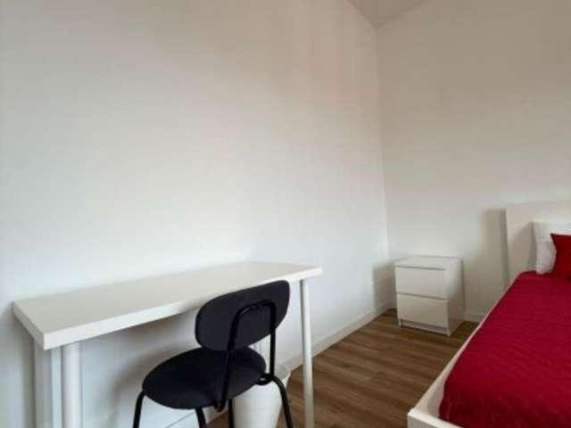 Camere in affitto in un appartamento con 3 camere da letto a Firenze
