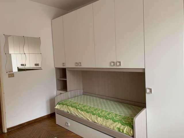 Camere in affitto in appartamento con 2 camere da letto a Milano