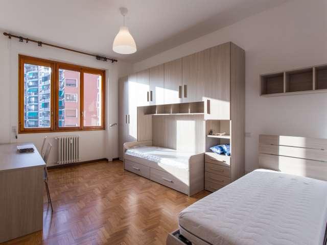 Camere in affitto in appartamento con 2 camere da letto a Milano