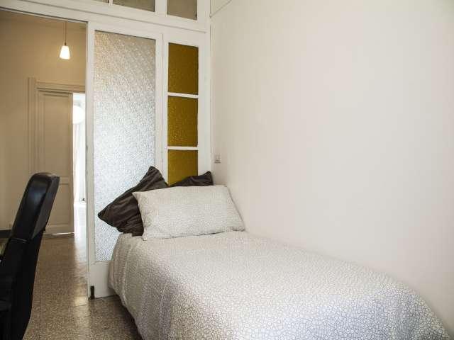 Camere in affitto in appartamento con 6 camere da letto a Policlinico, Roma