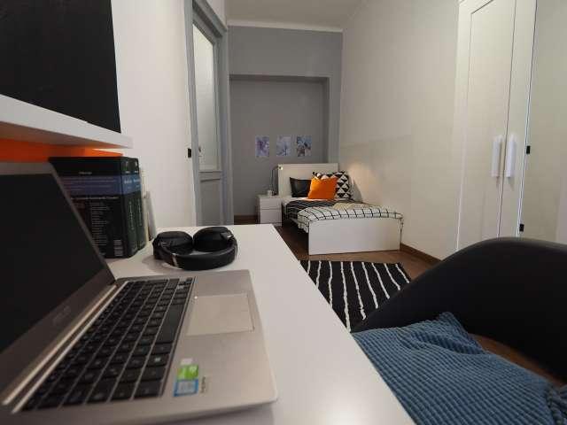 Camere in affitto in appartamento di 7 locali a Torino