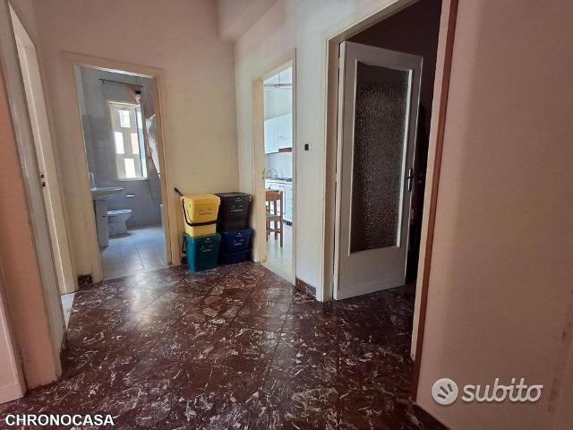 Camere in appartamento zona Annunziata