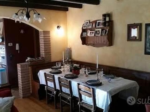 Camere in grande appartamento a Dongo