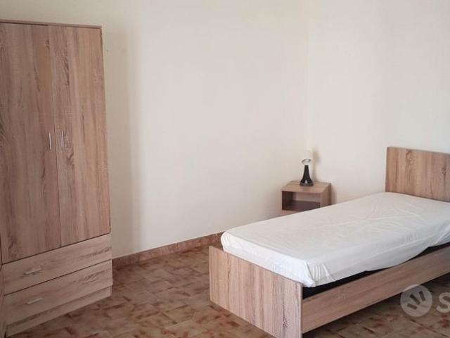 Camere singole arredate a studentesse Palermo