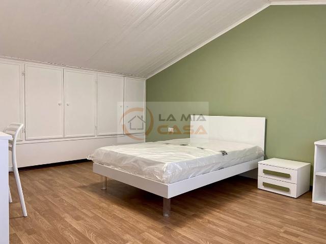 Camere singole in spaziosa villa a schiera