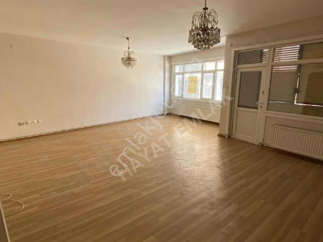 Cami Mahallesi'nde Satılık 3+ 1 Daire