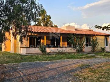 Camino a San Elías: Casa campestre con excelentes acabados