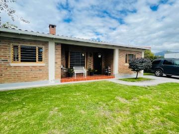 Camino al Sol Cayambe: Acogedora casa de 3 dormitorios. Excelente ubicación