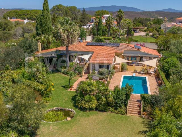 Campanha | Belíssima Villa T4 com Piscina e Jardins Jardiniz. 260m² Bensafrim e Barão de São João