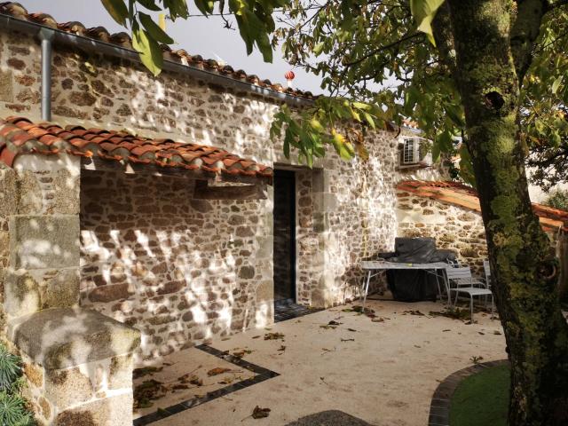 CAMPAGNE SAINT MALO DU BOIS 2 CHBRES MEUBLEE