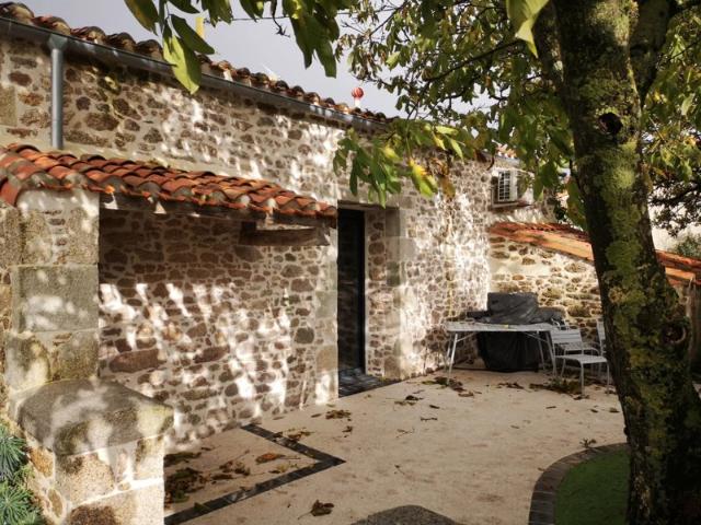 CAMPAGNE SAINT MALO DU BOIS 2 CHBRES MEUBLEE
