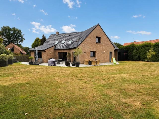 Camphin en Pévèle Maison à vendre 8 pièces 203m² 6 chambres Jardin Garage et stationnements