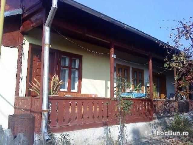 Campina, ap. 2 cam. in casa, teren 188 mp