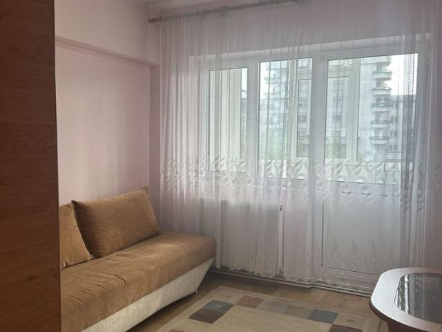 Campina ultracentral ap. 3 cam mobilat 450 Euro/Luna