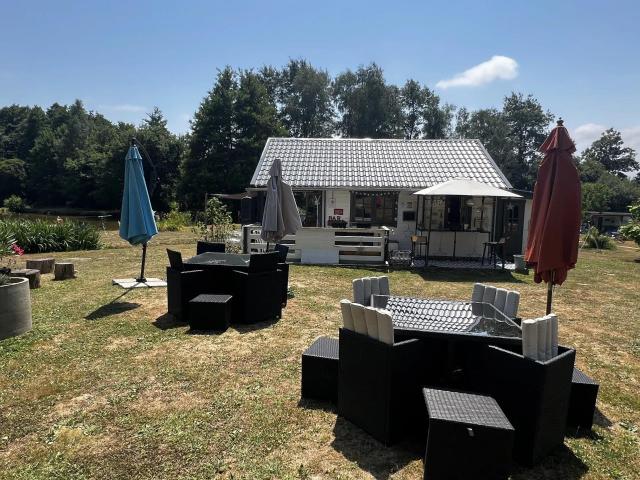 Camping avec lac de pêche dans un emplacement paisible 0m² Peyrilhac