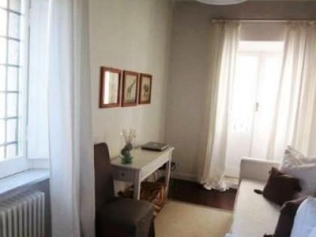 Campo de’Fiori: Bright, beautifuly furnished 2 bedroom, 2 bath, spacious living, balconies, bright, silent, new kitchen & baths. REF 1095