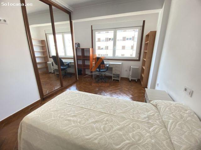 CAMPUS SUR: PISO DE 4 HABITACIONES EN SANTIAGO DE COMPOSTELA