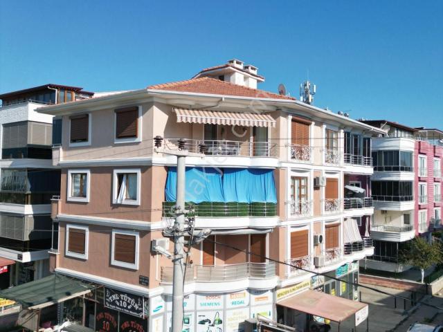 Cantandan Pazar Pazarı Üzerinde Açık Alanlarla Beraber 130m2 Dükkan