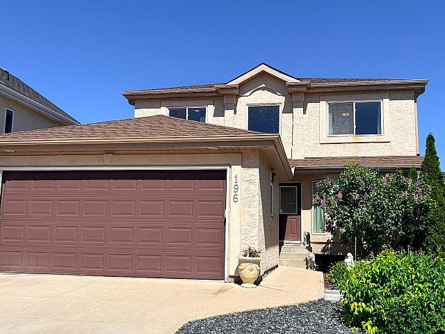 Canterbury Park 4 Bdrm + Den, 2.5 Bath 2 Storey
