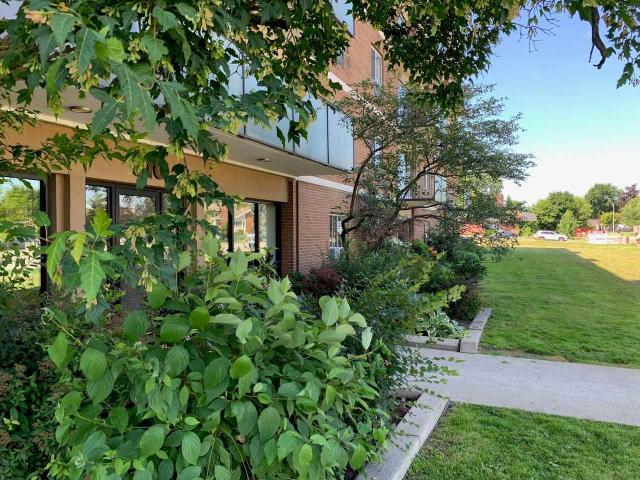 Canterbury Square 3 Bedroom Apartment for Rent at 860 Canterbury Square Apts Ottawa, ON K1G 3B2 Alta Vista