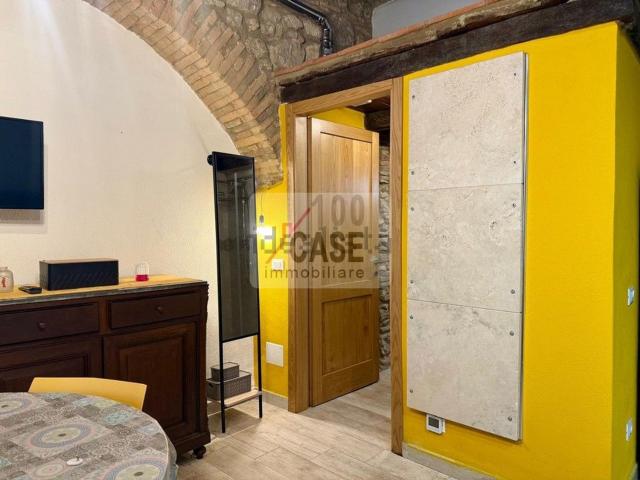 Cantina in vendita di m² in Via delle Mura