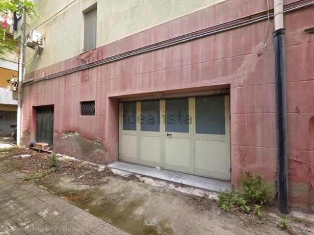 Cantina in vendita di m² in Via Friuli, 20