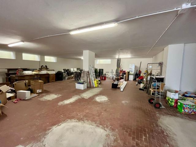 Cantina in vendita di m² in Via Icilio Calzecchi Onesti