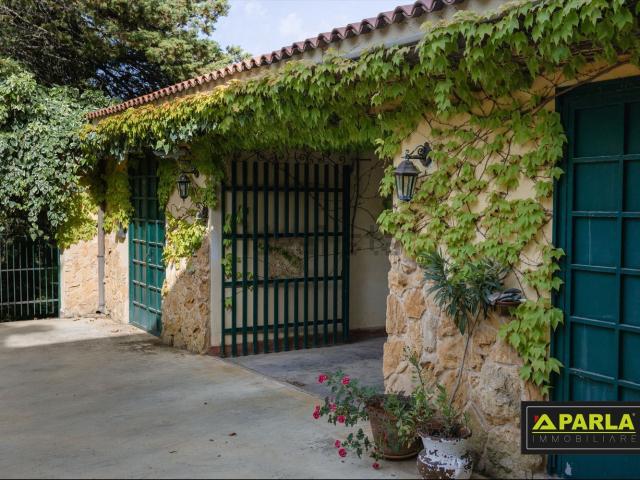Cantina in vendita di m² in Contrada Andolina