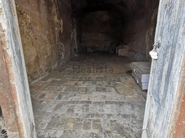 Cantina in vendita di m² in Piazza del Popolo, 19