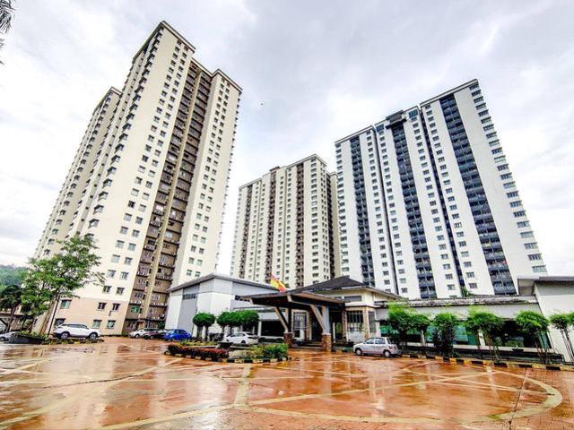 CANTIK Aman Heights Condominium Taman Bukit Serdang Seri Kembangan