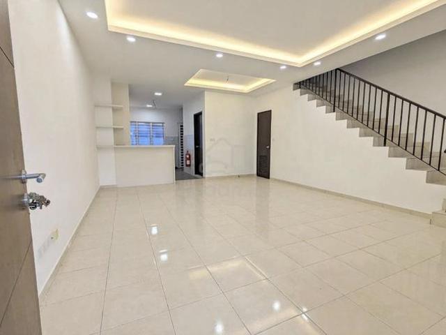 CANTIK Double Storey Terrace Taman Semarak Warisan Sepang