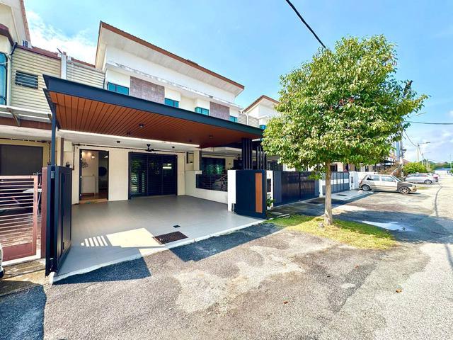 CANTIK RENOVATED Double Storey Taman Saujana KLIA Kota Warisan Sepang