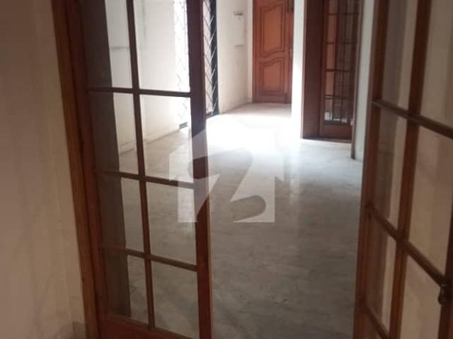 Cantt 18 Marla House Prime Location