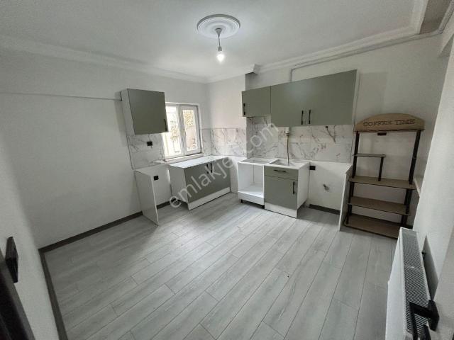Canyapı'dan Edremit Caddesinde 2+1 Asansörlü Daire