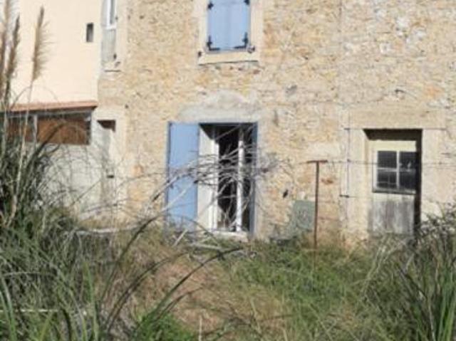 Canet d'Aude, maison en pierres à rénover avec petit jardin