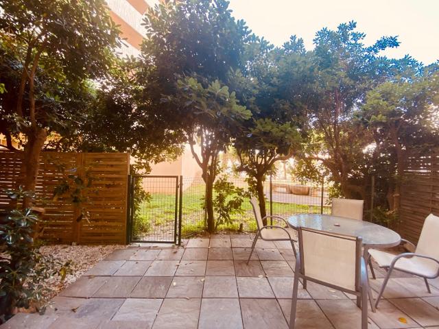 CANET EN ROUSSILLON T2 RÉNOVÉ EN REZ DE JARDIN AVEC VUE PORT, TERRASSE ET JARDIN PRIVATIF