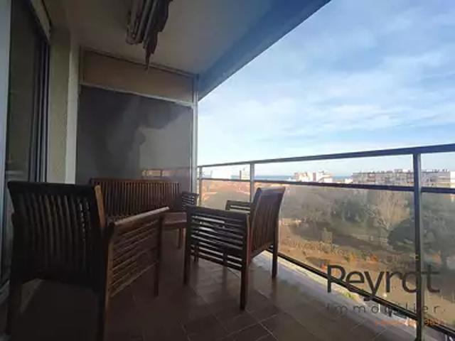 Canet en Roussillon 66140 Location appartement 1 pièce t1 au dernier étage terrasse